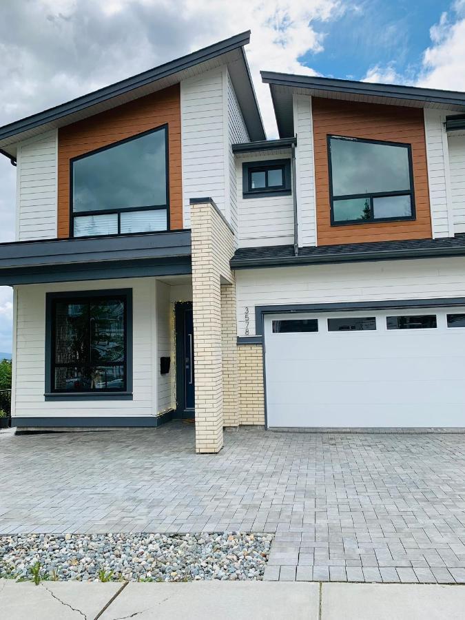 Апартаменты Baycrestone Кокуитлам Экстерьер фото